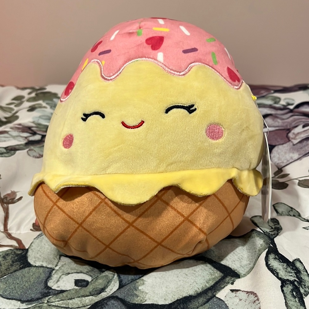Clara Ice cream Squishmallow-NWT